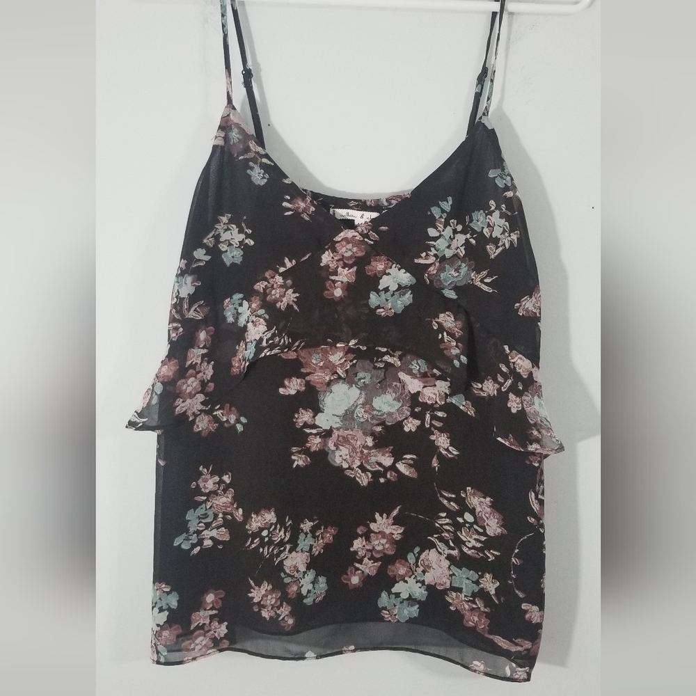 Willow & Clay Floral V-Neck Lightweight Tank Top. Adjustable Straps. Size M.